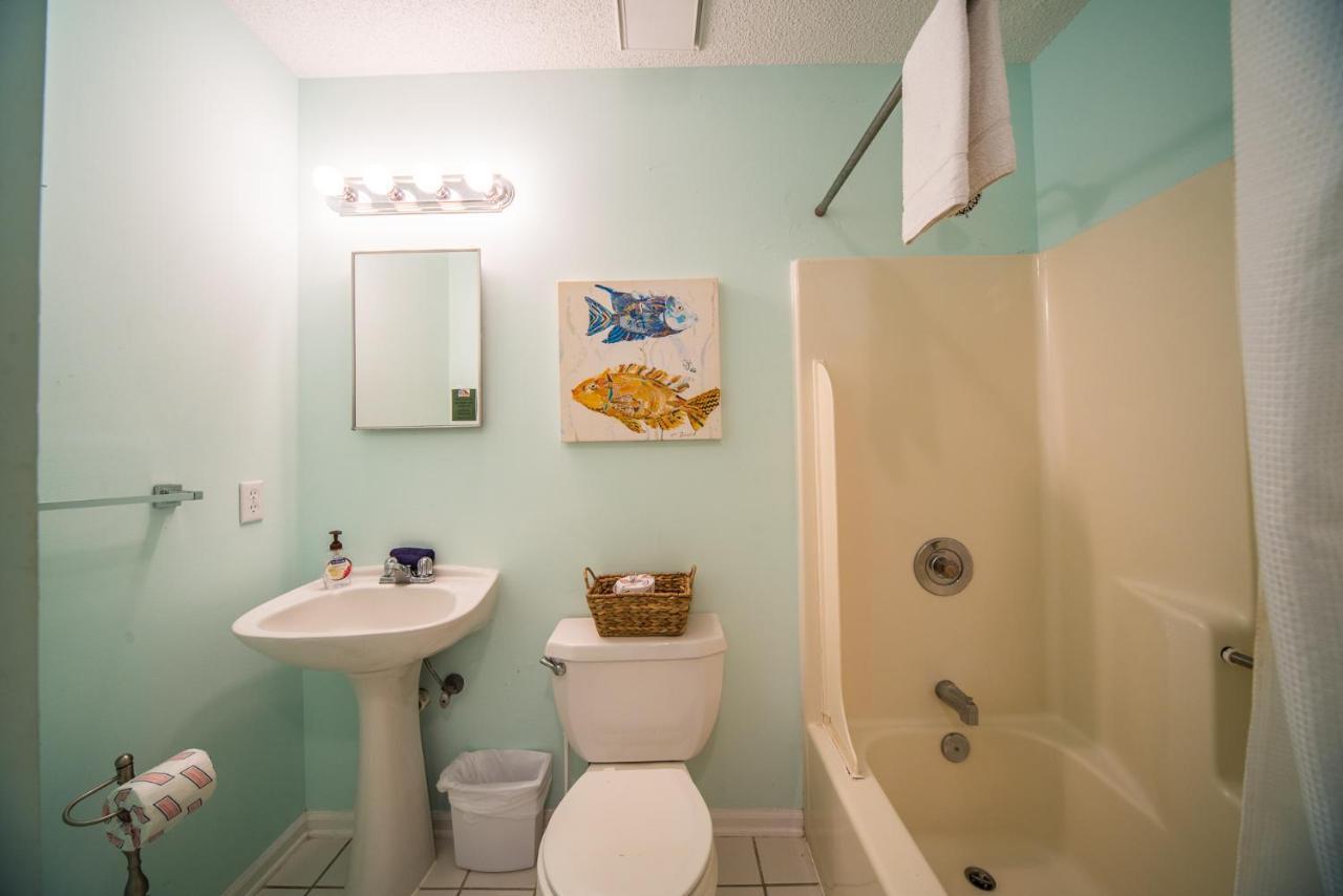 Salty Shack Unit C - Salty Shack - Dog Friendly Home - Across From The Beach - Central Location! Folly Beach Kültér fotó